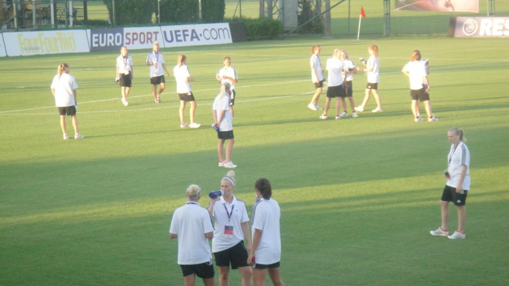 177819_10150954728783925_802422347_o